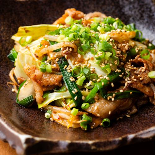 Fragrant sesame oil! Stir-fried pork, chives and kimchi