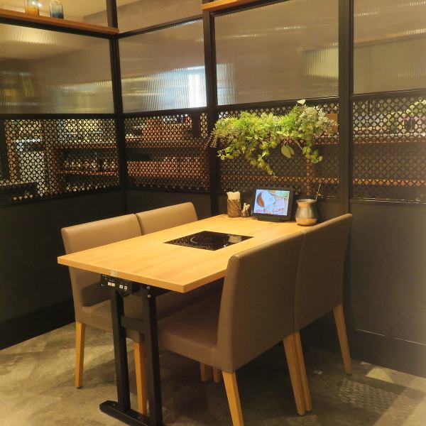 Our spacious table seats are perfect for families with children. We can accommodate a variety of private occasions, including dates and girls' nights. Enjoy our shabu-shabu made with meat, vegetables, and broth, a style that is unique to Onyasai. We also have an all-you-can-eat buffet, so you can fill your stomach to your heart's content. *The photo is of a sister store.