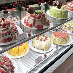 【池袋駅より徒歩約1分】食べ物のメニューの何を注文しても、常に何かしらのフルーツをお客様に食べていただくということを心掛け、果実園にお越しいただく全てのお客様に、常に身近に果物を感じていただけるようにしています♪特別な日にも◎