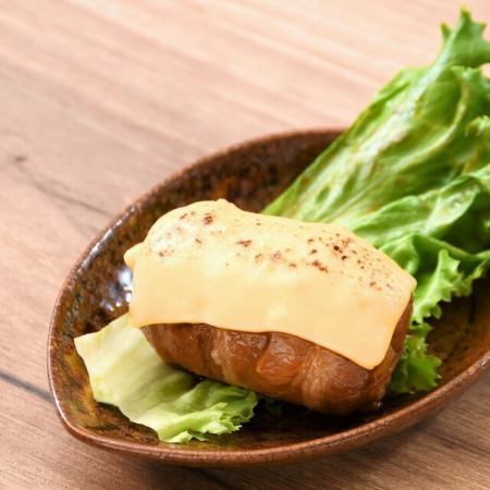 Meat-wrapped rice ball (cheese)