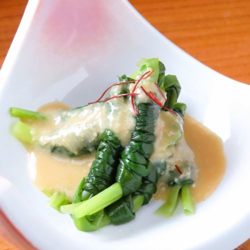 One character in a circle