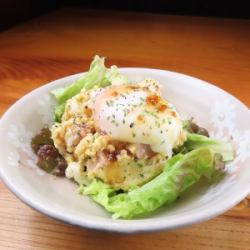 自家製ポテサラ～温玉のっけ～