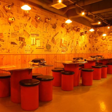 韓国の裏通りにある大衆食堂をイメージして作られた店内は、まるでプチ韓国旅行に行った気分になれちゃうくらい本格的！！テーブルとイスもすべて韓国から輸入したもの★10名～30名の宴会ができるスペースも有り！