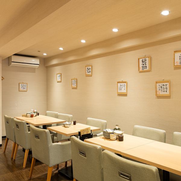 清潔感のある店内とオシャレなインテリアは落ち着ける雰囲気となっております！