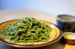 Seaweed noodles and soba