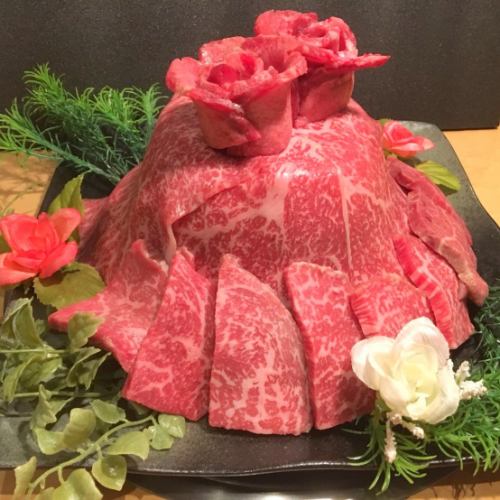 <For various celebrations and anniversaries> A meat cake that looks great on social media!