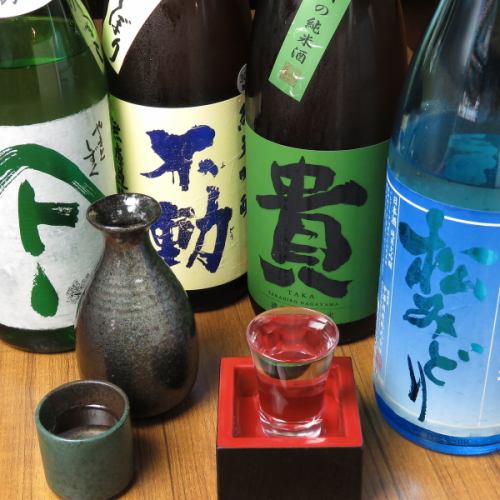 [A wide variety of sake!]