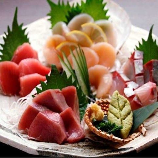 市場直送！鮮度にこだわりました！旬のお刺身盛合せ。