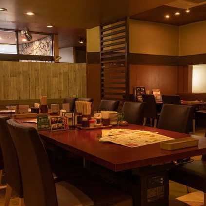 For parties where you want a little more space, such as a dinner party where three generations gather, a small banquet with colleagues from work, or a drinking party with friends, we invite you to relax in our cozy interior.We also have chairs for children.Let's enjoy Yakiniku together★
