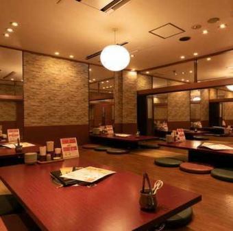 [Tatami seating] 3 rooms for 12 to 24 people | Our most popular! Enjoy a Yakiniku banquet with your family and friends.A space where you can relax and feel like you're at home.The flat seats are comfortable even for small children.Enjoy delicious Yakiniku in a space filled with the warmth of wood.*This information is by reservation only.