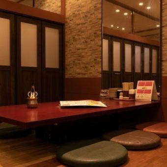 [Semi-private tatami room] 3 rooms for 12 to 24 people | Medium-sized banquets welcome! Yakiniku banquet in a spacious space♪ You can adjust the number of people by dividing the rooms.It can accommodate a variety of occasions, from small to large groups!The tatami seating is safe for small children, so it can be used for a variety of occasions, such as family gatherings, work parties, and club drinking parties. Please use it.