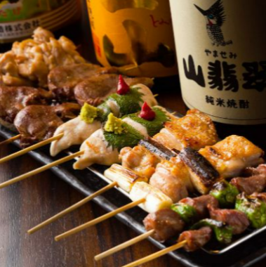 【播鳥名物焼き鳥】当店自慢の新鮮地鶏とこだわり炭をお焼きした焼き鳥を200円～ご用意しております。