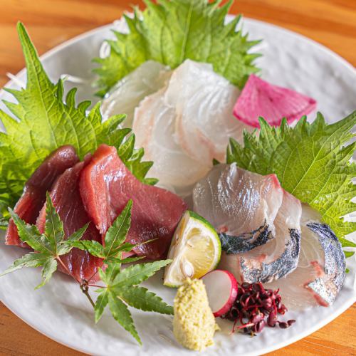 Assorted sashimi with seasonal fish