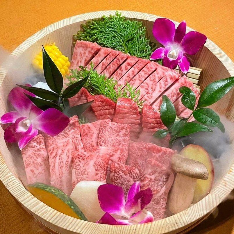 Yakiniku Tamatebako ◇高級肉從煙霧中出現！優惠券也很棒！