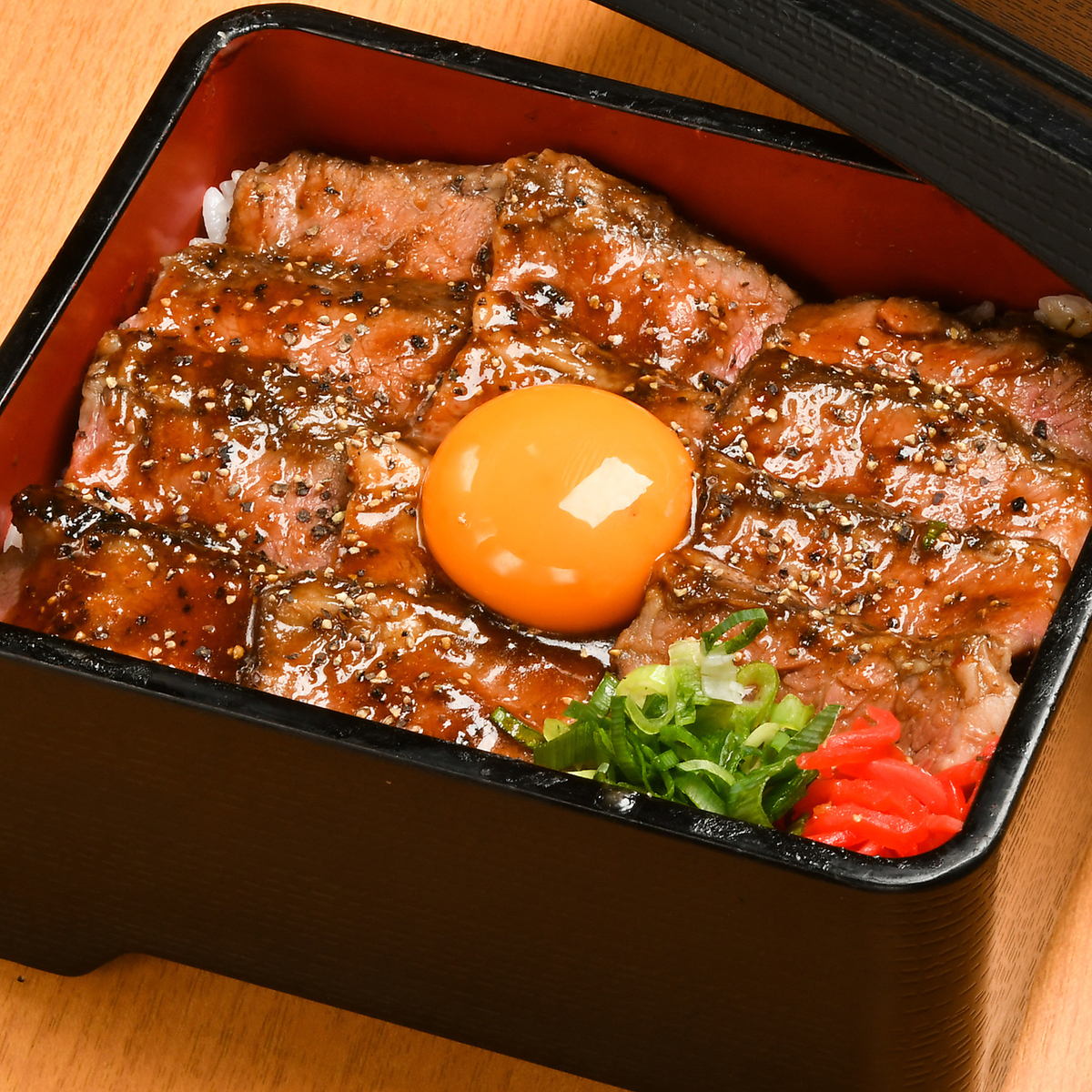 《焼かないランチメニュー》牛ステーキ重　1,628円（税込）