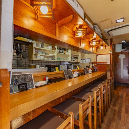 【デートにも◎自然体で過ごせる店内空間♪】アットホームな雰囲気とこだわりの一品料理が自慢！豊富なドリンクメニューも魅力♪