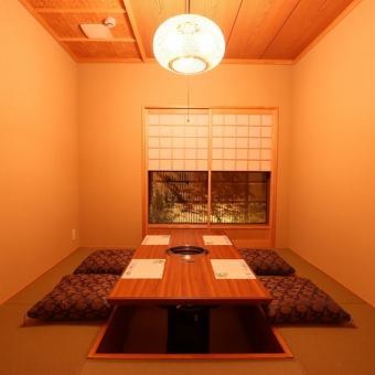 A completely private room that can be used for returning from work, entertaining, anniversaries, traveling, etc. You can rest assured with a sunken kotatsu! We have 4 rooms that can accommodate 2 to 4 people.