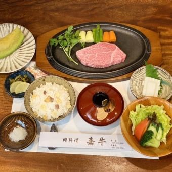 特製豐後牛菲力牛排套餐 L 250g 12,980日圓（含稅） ※10月1日起，對來店顧客變更為13,970日元