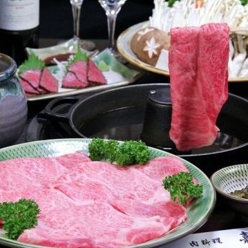 入口即化的美味…只使用A5級豐後牛的極品「壽喜燒」和「涮涮鍋」套餐