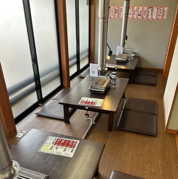 落ち着いた雰囲気が楽しめる和モダン空間はご家族でのお食事や、ビジネスシーン、お友達同士での女子会、誕生日など幅広くご利用いただけますです!【可児 岐阜 多治見 美濃加茂 焼肉 タン 飲み会 女子会 誕生日 宴会 デート お子様歓迎】