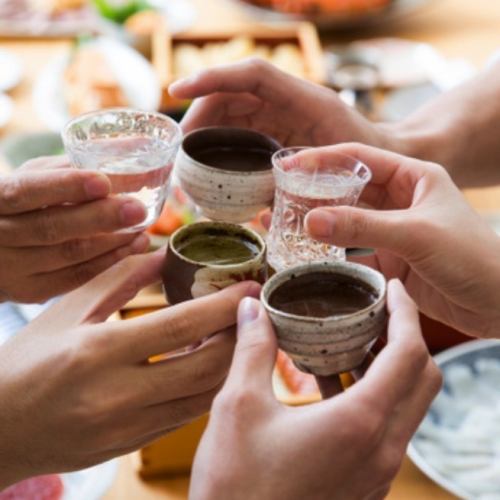 Cheers with an all-you-can-drink course!