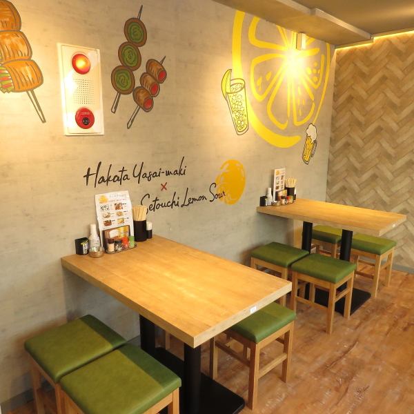 1名～広々座れる2名、4名テーブル席を多数ご用意しております。仕事帰りにちょっと飲んでサクッと食べて帰宅→そんな定番かつ究極の幸福も味わえる♪♪普段使いに最適です。お一人様もお二人様も大歓迎！居心地いい店内は女性一人でも入りやすい。品川 品川駅 人気 個室 貸切 居酒屋 レモンサワー ランチ 飲み会 焼き鳥