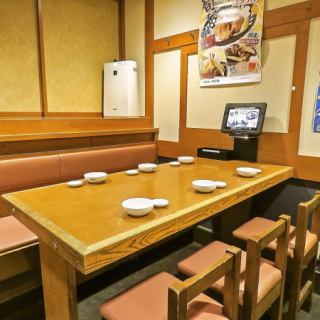 親しいご友人と、同僚と、活気ある店内でワイワイ乾杯！！