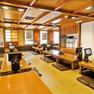 くつろぎの掘りごたつ座敷は、会社宴会、ご家族でのお食事会など、様々なシーンに人気です。
