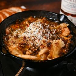 6種の木の子とシラスの黒七味アヒージョ