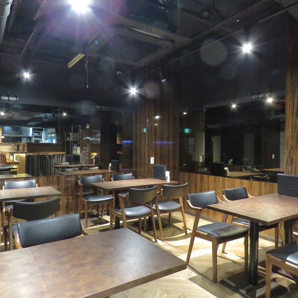 A 1-minute walk from Shinbashi Station, the furniture and furniture are clean! Simple and warm colors are used for a pleasant meal! It is also possible to use it for private use.If you wish, please contact us