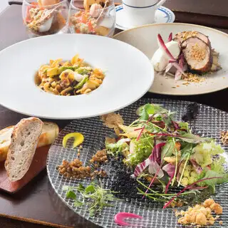 我們致力於提供備前菜午餐套餐，包含 40 種不同的食材。