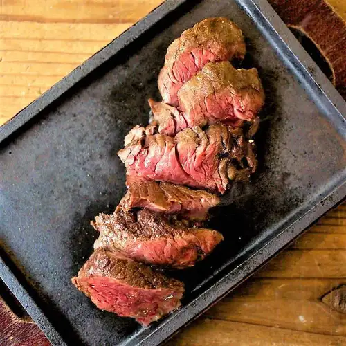 Free-range beef steak with red wine sauce and dauphinois cheese