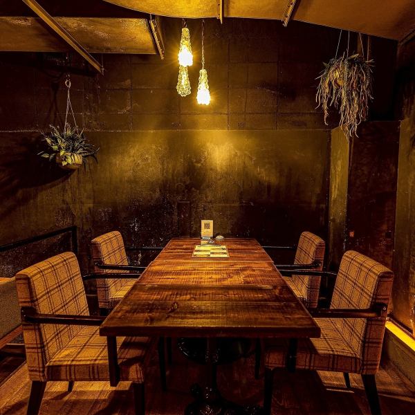 【雰囲気自慢】落ち着いた雰囲気の中で、ゆったりとした時間を過ごせるお洒落な空間になっております。大切な方との記念日、デートなど、様々なシーンでご利用いただけます。会話を楽しみながら、美味しい料理やお酒とともに至福の特別なお時間をお過ごしください！女子会や二次会、大切な人の誕生日などにもおすすめです。