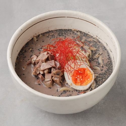ブラック担々麺(黒胡麻)