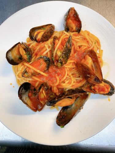 tomato spaghetti with mussels