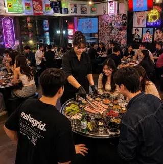 ゆったり楽しめる2ｈ飲み放題付コースあり!!博多駅徒歩3分からの好立地♪学生さんや女子会、会社宴会など様々な利用シーンに合わせたコースをご用意しています！