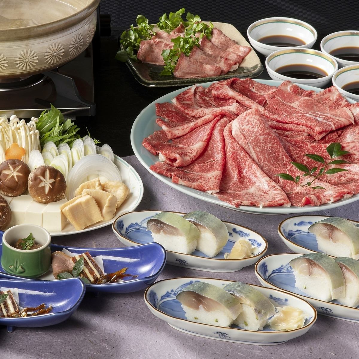 享用近江牛、元山牛的壽喜燒/涮鍋。還有已有112年歷史的鯖魚壽司。
