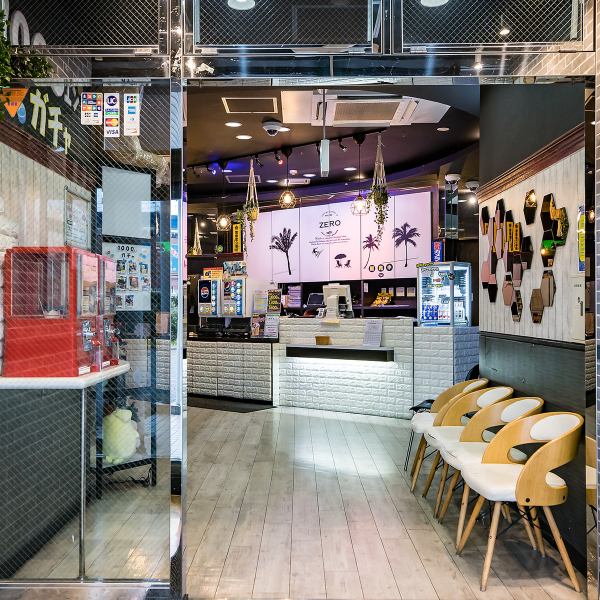 【カラオケZERO河内天美店】当店ではカラオケだけでなく、ダーツフロアも完備しています！友達や仲間と一緒にダーツを楽しみながら、盛り上がることも可能です♪心者でも安心して楽しめる環境が整っていますので、ぜひ特別なひとときを当店でお過ごしください！大人数でご予約も大歓迎ですので、ご予約お待ちしております。