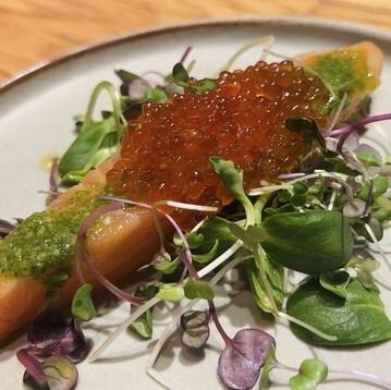 厚切りサーモン、イクラのカルパッチョ仕立て