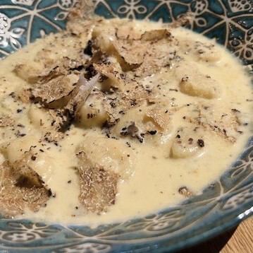 自家製ニョッキとサマートリュフのクリームソース