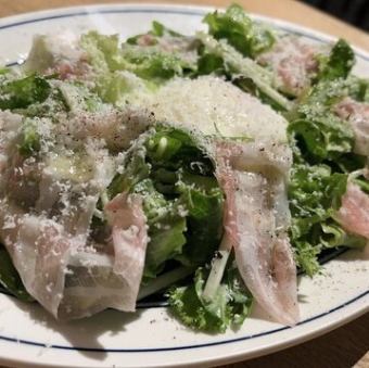 温玉乗せ ペコリーノチーズのシーザーサラダ