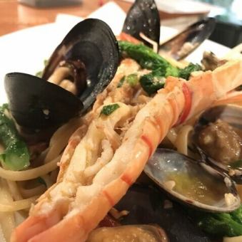 ペスカトーレ 魚介たっぷりトマトソースのキタッラ