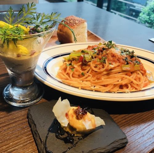 職人が作る旬の野菜を使ったパスタや前菜