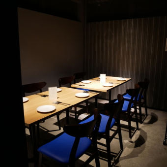 6名様から10名様までご利用可能◎　女子会や合コンにも最適な少人数様向け個室席は程よい広さで快適にお過ごしいただけるお席となっております。特別な日のご利用に絶品料理やワインで精一杯おもてなしさせていただきます！