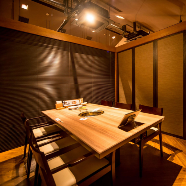 The table seats are comfortable and can be used comfortably♪There is a removable door, so we can flexibly respond to the wishes of our customers.You can enjoy a relaxing meal with a small number of people, such as a family meal or a casual yakiniku gathering with friends.