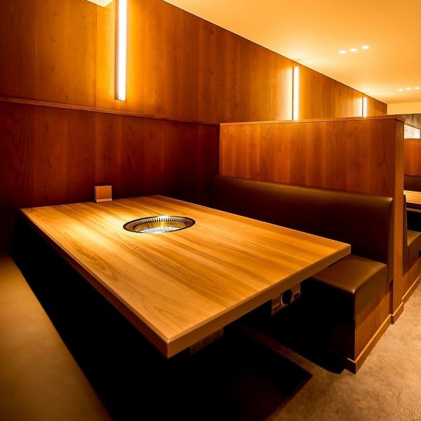 Enjoy Yakiniku at a reasonable price in a stylish space. We also have sofa seats that can accommodate small groups.The seats are comfortable and have a wide distance between them.