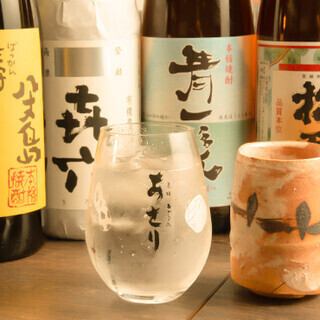 定番から希少なものまで焼酎は約40種！当店ならではのお酒も