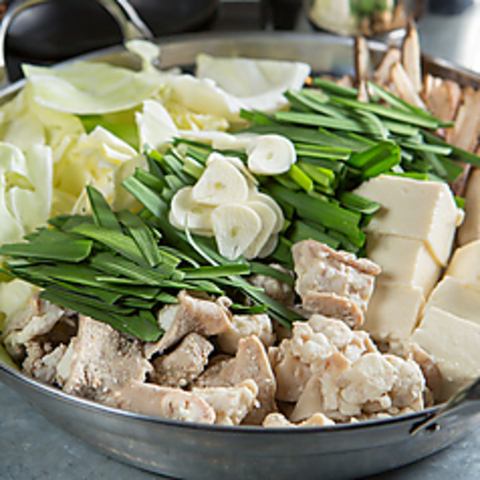 Choose from two types of hotpot and enjoy the winter-only all-you-can-drink course starting from 3,280 yen!