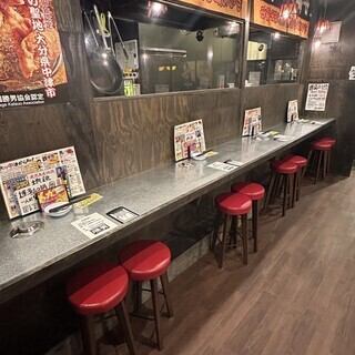 The counter seats are perfect for a quick drink after work. Perfect for one person or a small group drinking party. Lose track of time as you enjoy your meal.