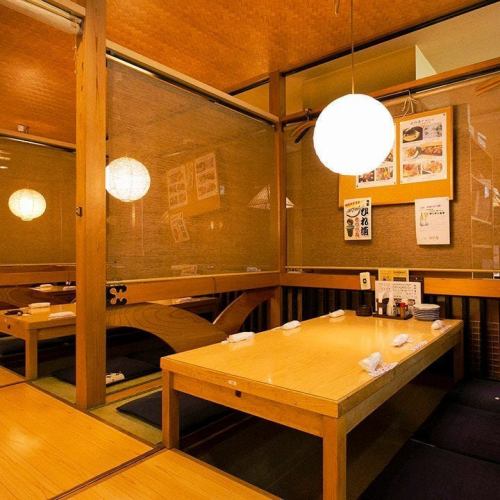 [堀がつた ...相邻座位之间有隔板。在半私密的空间里享受轻松时光。